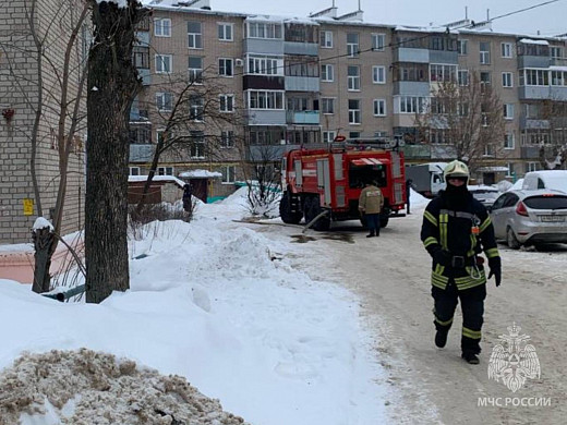 Спасатели эвакуировали 15 человек из горящего дома в Иванове